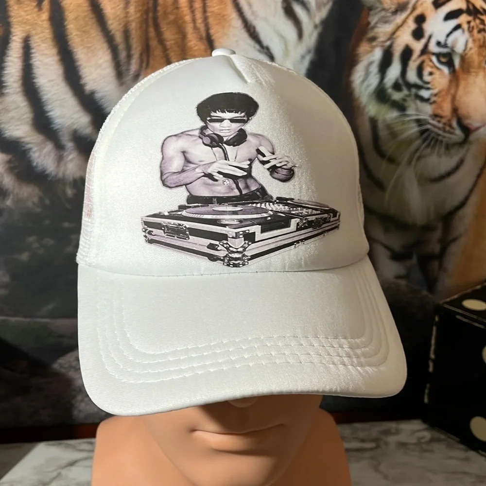 BRUCE LEE DJ TURNTABLE UNISEX TRUCKER HAT. - Picture 3 of 9